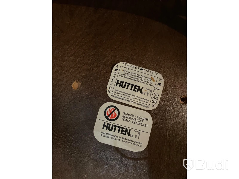 8 st stolar i trä HUTTEN