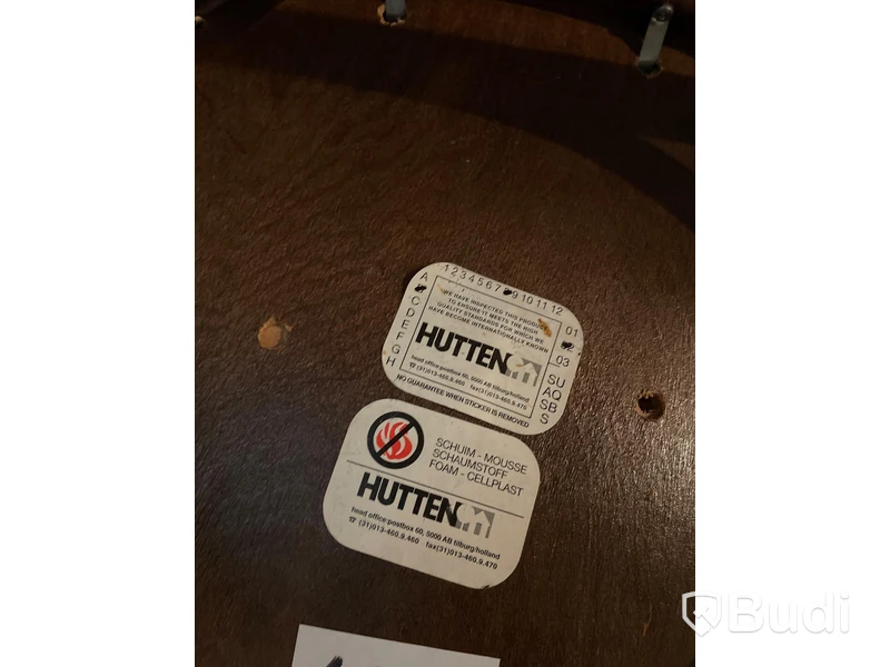 Matgrupp i trä med 8 st stolar HUTTEN