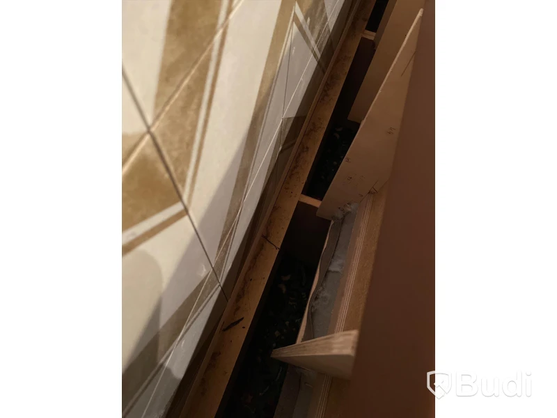Platsbyggd soffa i konstskinn,  stomme i ek