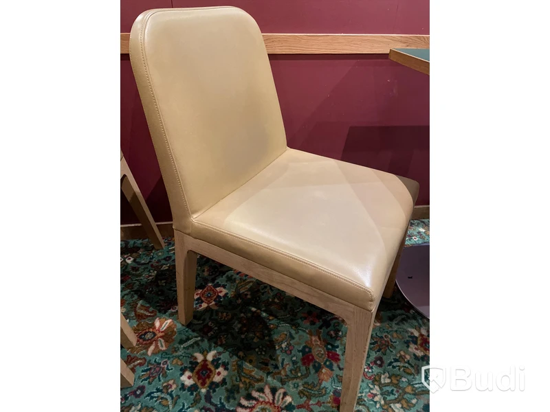 2 st stolar Pedrali POLO 759 samt bord