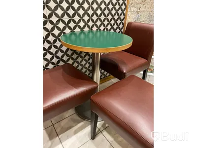 3 st stolar i konstskinn ink bord