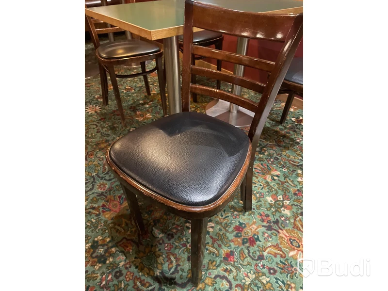 4 st stolar i trä HUTTEN samt 2 st bord
