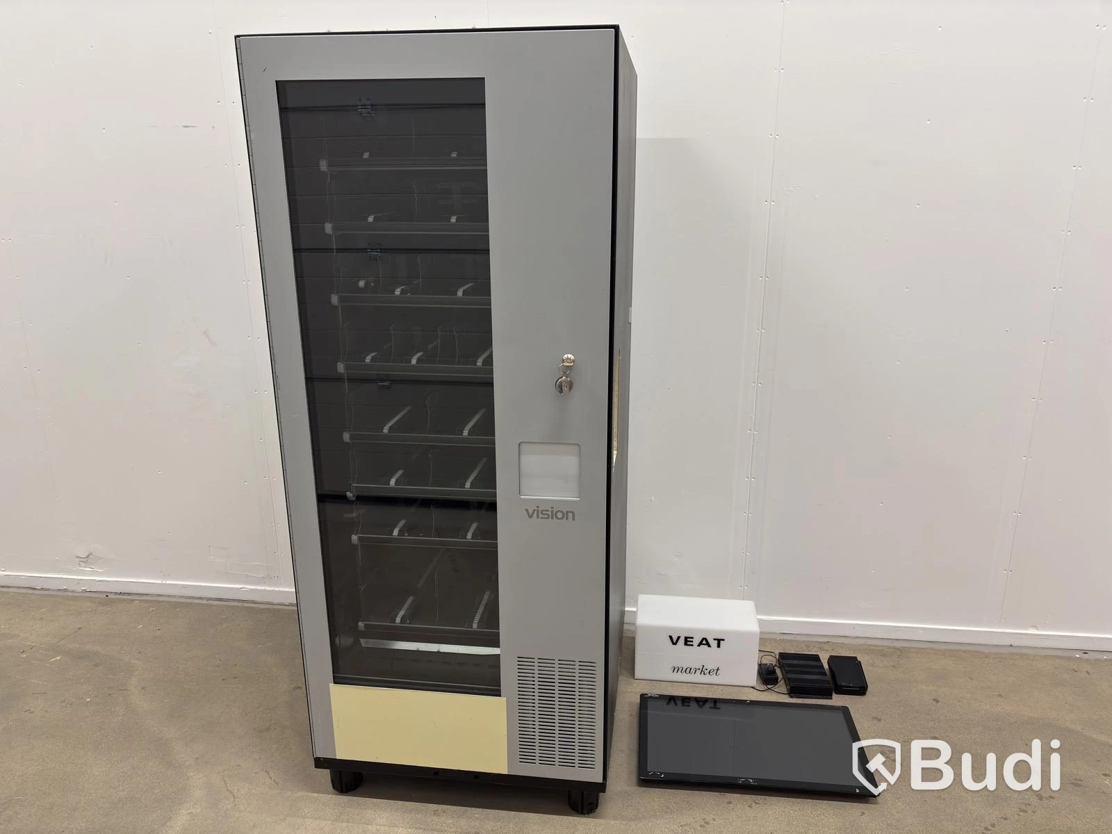 Vision Combo Plus V7 refrigerated vending machine, incl. screen, card reader and router