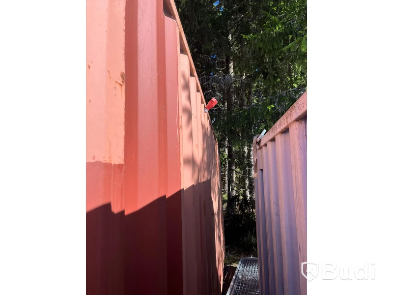 20 fots container med lagerhylla