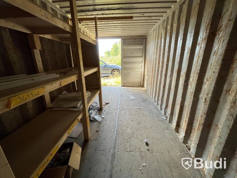 20 fots container med lagerhylla