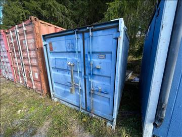 Verkstadscontainer med elcentral och lagerhylla