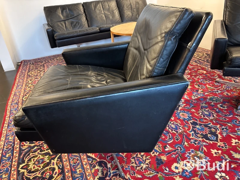 Soffa  inkl. 2 st snurrfåtöljer läder inkl. soffbord