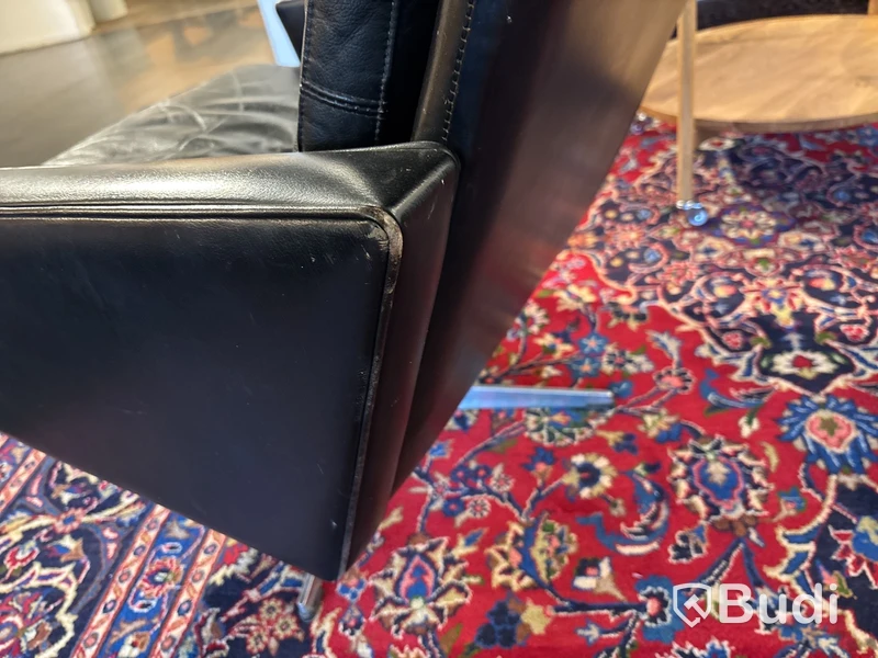 Soffa  inkl. 2 st snurrfåtöljer läder inkl. soffbord