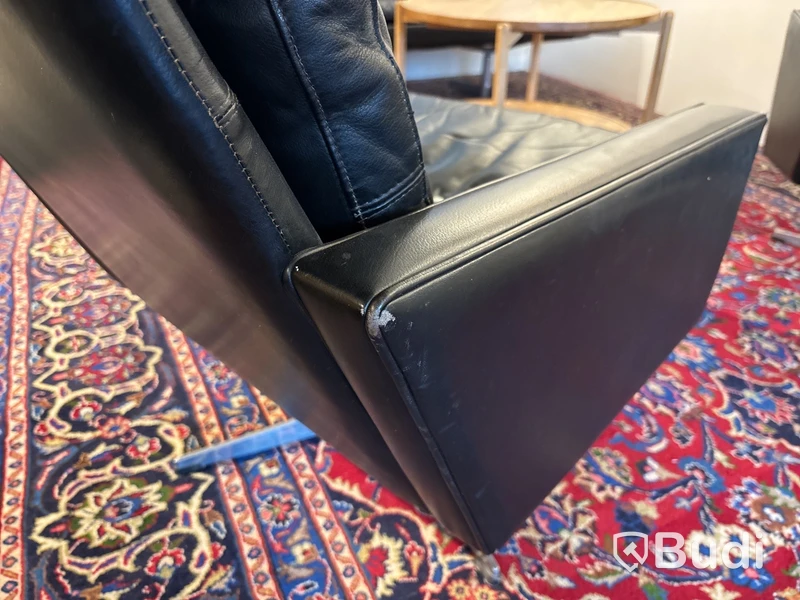 Soffa  inkl. 2 st snurrfåtöljer läder inkl. soffbord