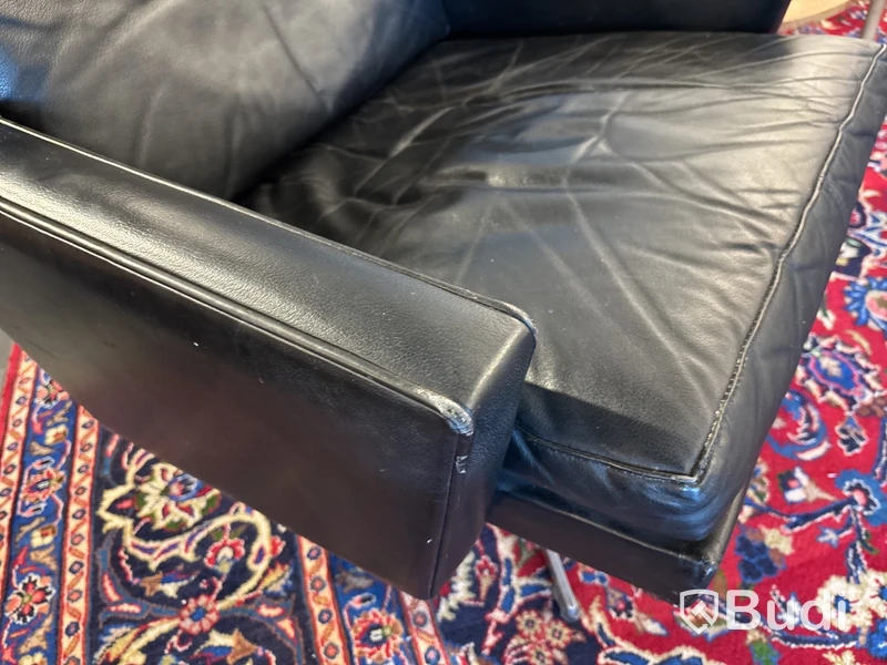 Soffa  inkl. 2 st snurrfåtöljer läder inkl. soffbord