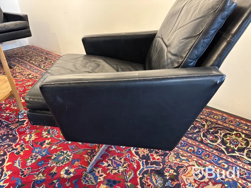 Soffa  inkl. 2 st snurrfåtöljer läder inkl. soffbord