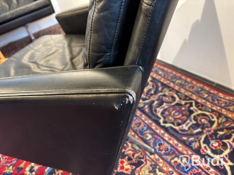 Soffa  inkl. 2 st snurrfåtöljer läder inkl. soffbord