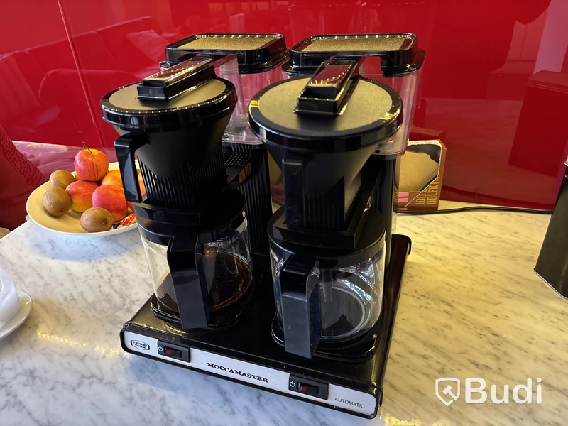 Dubbel Moccamaster kaffebryggare samt diverse köksutensilier
