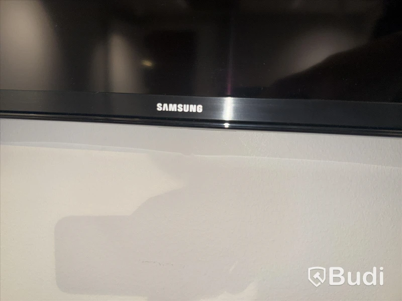 Samsung TV med konferensutrustning Logitech