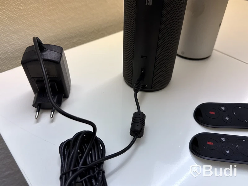 2 st Logitech videokonferenskameror
