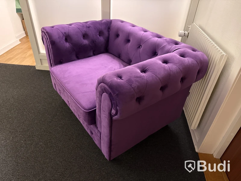 Designfåtölj Beliani i chesterfield stil