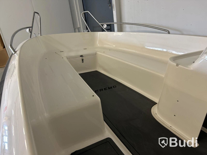 Cremo 490SC -22 Console Boat