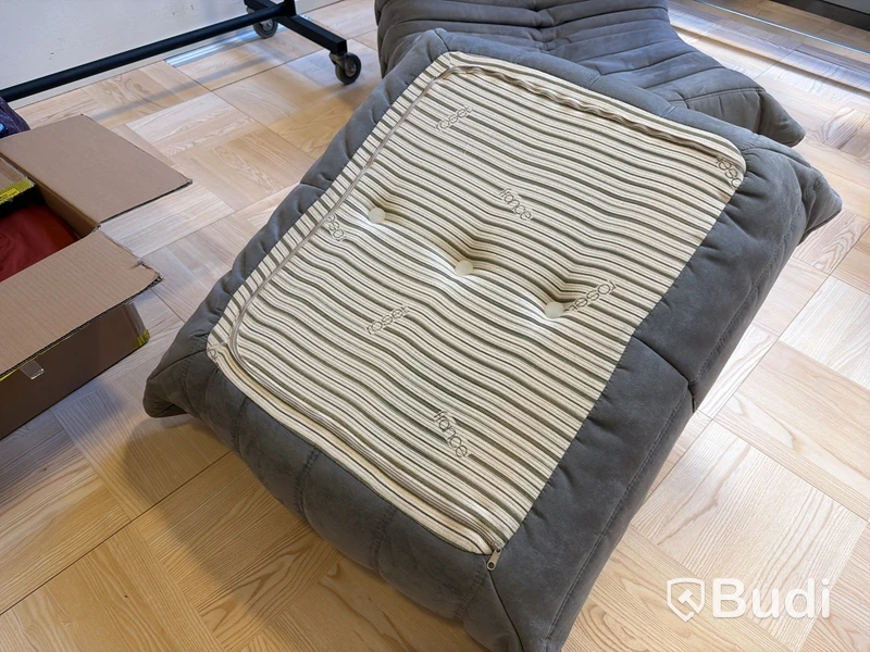 Togo Ligne Roset fåtölj med fotpall