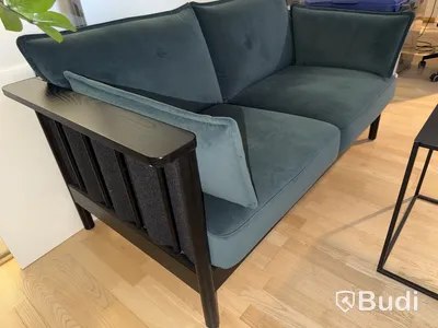 2-sits soffa Karl Andersson och Söner, Onduler 2-sits låg L1530, D810 H790 (Nypris 52 600 kr), samt fåtölj också samma serie Ondule, (Nypris 34 360 kr)