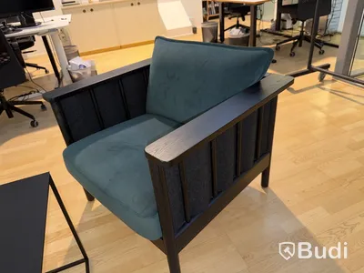 2-sits soffa Karl Andersson och Söner, Onduler 2-sits låg L1530, D810 H790 (Nypris 52 600 kr), samt fåtölj också samma serie Ondule, (Nypris 34 360 kr)