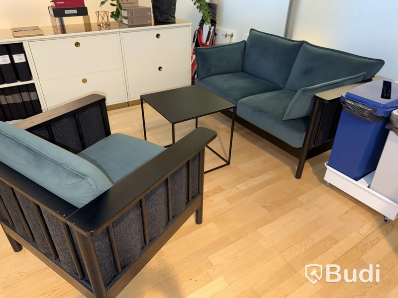 2-sits soffa Karl Andersson och Söner, Onduler 2-sits låg L1530, D810 H790 (Nypris 52 600 kr), samt fåtölj också samma serie Ondule, (Nypris 34 360 kr)