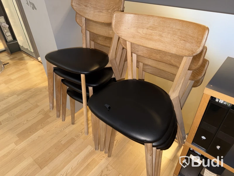 8 st. trästolar med vadderad sits