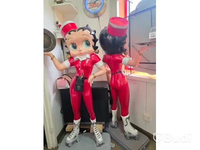 Staty Betty Boop servitris med bricka, röd