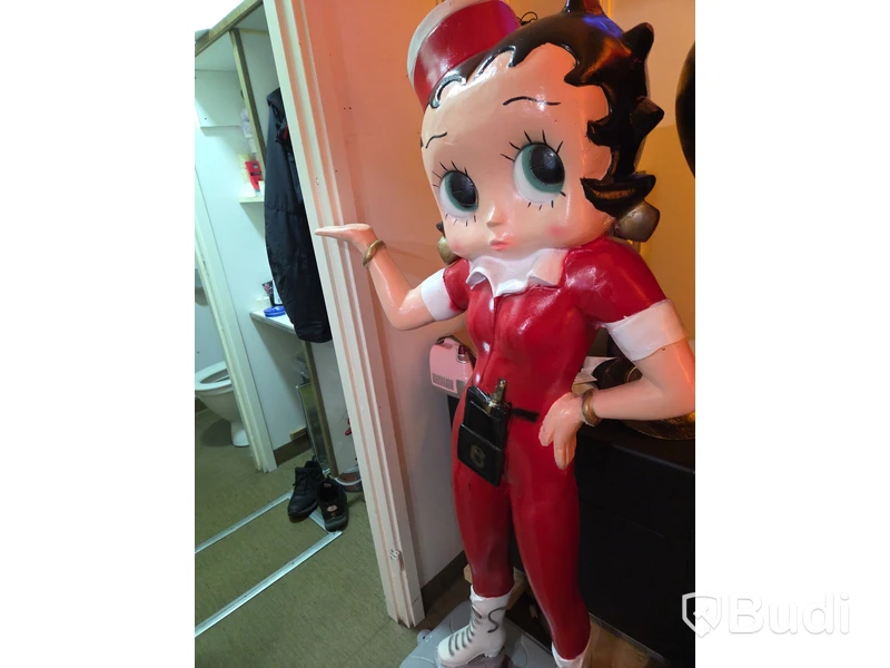 Staty Betty Boop servitris med bricka, röd