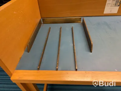 Arbetsbänk i trä, blå topp
