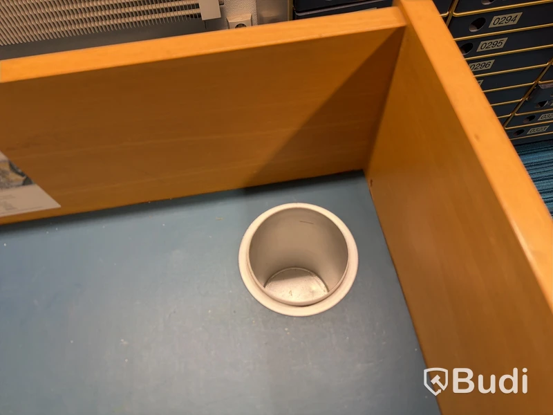 Arbetsbänk i trä, blå topp