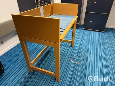 Arbetsbänk i trä, blå topp