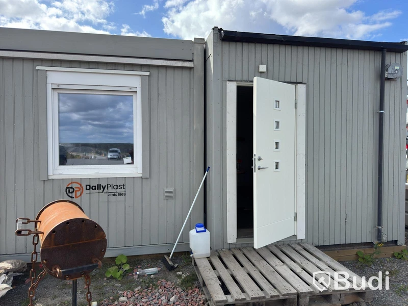 Kontorsbarack / Byggbod (sammansatt modulsystem) – Flera kontorsrum & fikarum