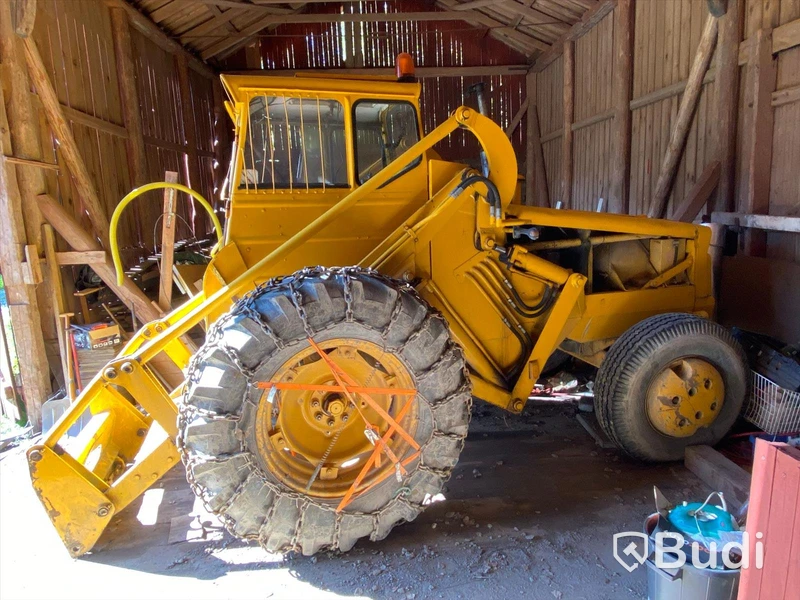 Baklastare Volvo BM 620 med redskap