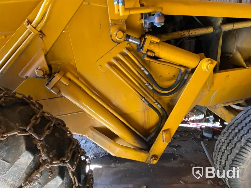 Baklastare Volvo BM 620 med redskap