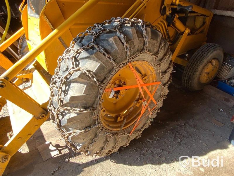 Baklastare Volvo BM 620 med redskap