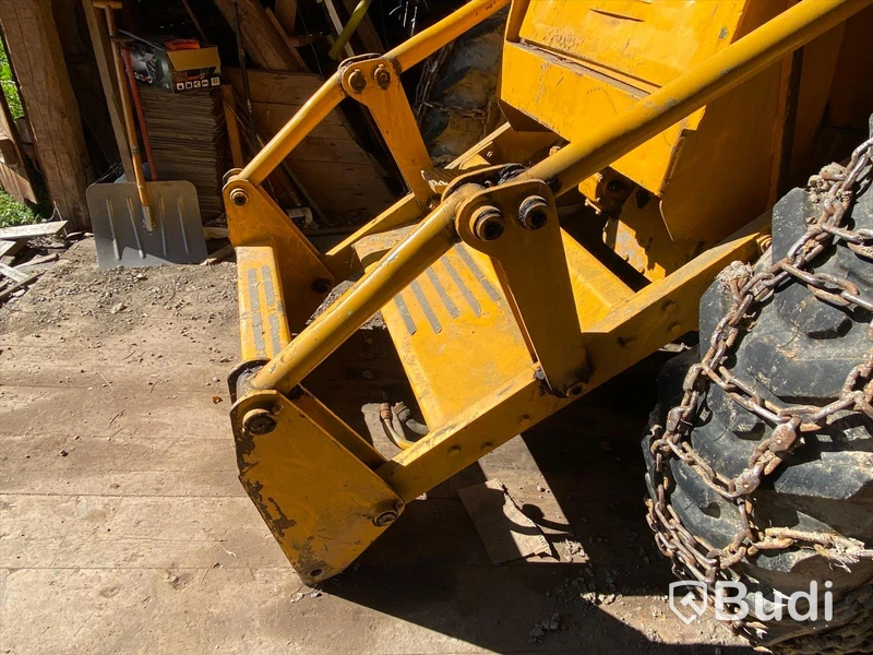 Baklastare Volvo BM 620 med redskap