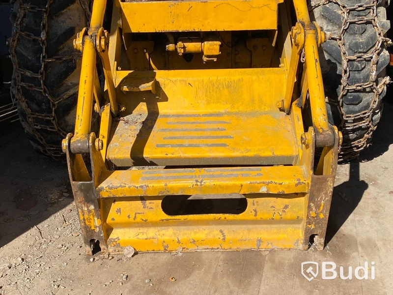 Baklastare Volvo BM 620 med redskap