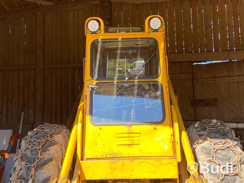 Baklastare Volvo BM 620 med redskap