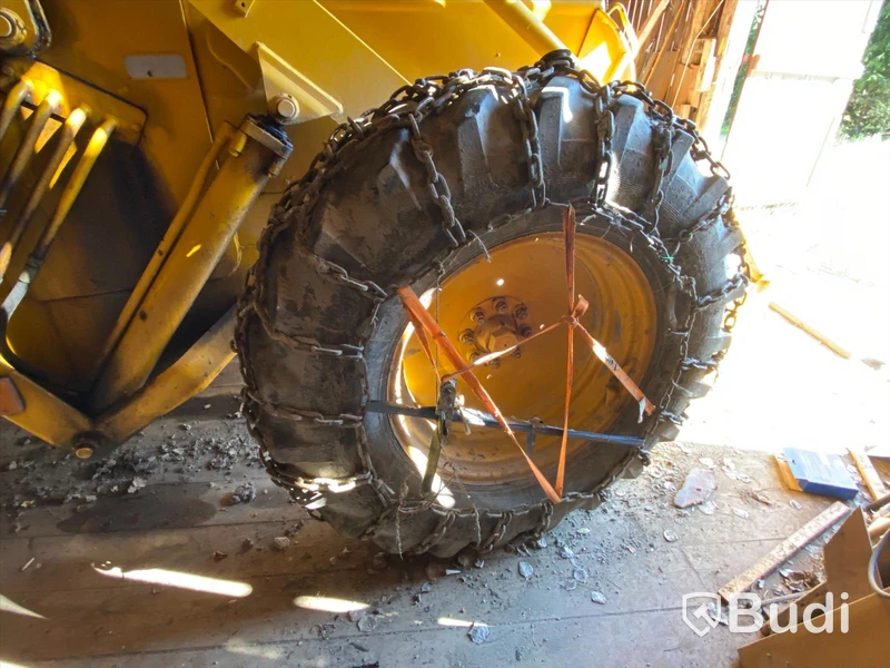 Baklastare Volvo BM 620 med redskap