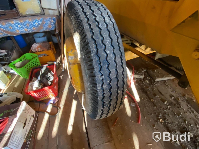 Baklastare Volvo BM 620 med redskap
