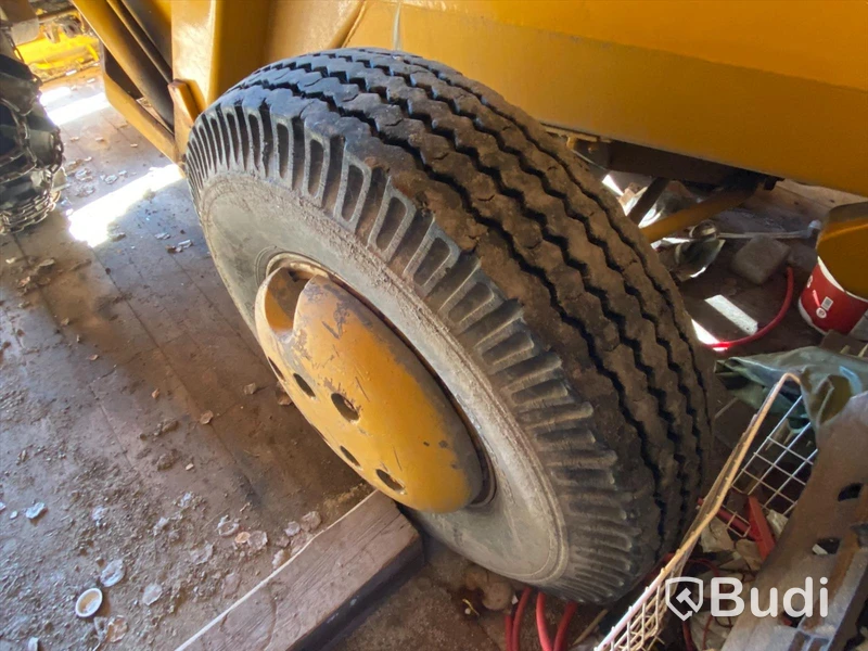 Baklastare Volvo BM 620 med redskap