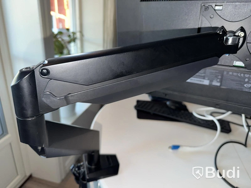 Lenovo IdeaPad 3 med Lenovo ThinkVision 24” skärm och tillbehör