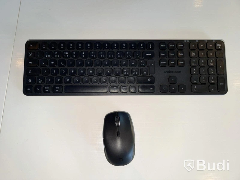 Lenovo IdeaPad 3 med Lenovo ThinkVision 24” skärm och tillbehör