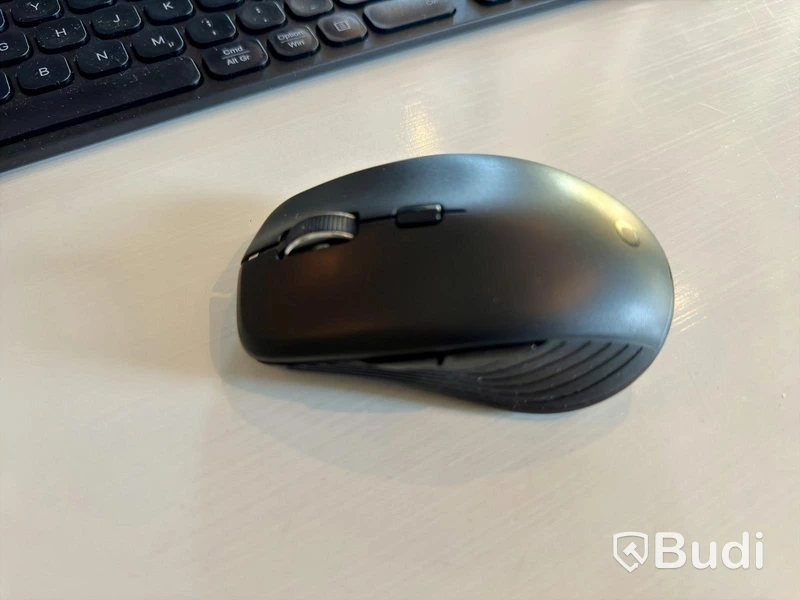 Lenovo IdeaPad 3 med Lenovo ThinkVision 24” skärm och tillbehör