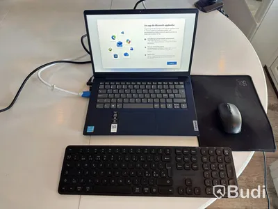 Lenovo IdeaPad 3 med Lenovo ThinkVision 24” skärm och tillbehör