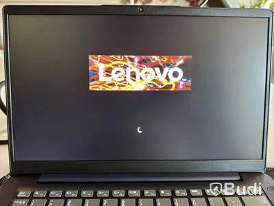 Lenovo IdeaPad 3 med Lenovo ThinkVision 24” skärm och tillbehör
