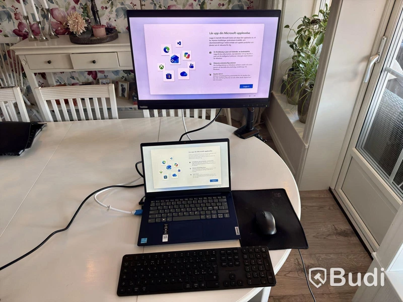 Lenovo IdeaPad 3 med Lenovo ThinkVision 24” skärm och tillbehör