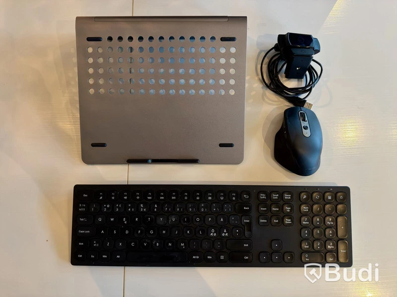 Lenovo IdeaPad 3 med 24” skärm, USB-C-hubb/stativ och tillbehör