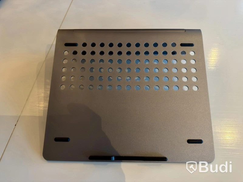 Lenovo IdeaPad 3 med 24” skärm, USB-C-hubb/stativ och tillbehör