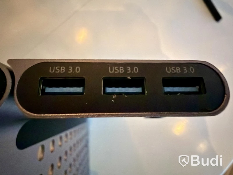 Lenovo IdeaPad 3 med 24” skärm, USB-C-hubb/stativ och tillbehör
